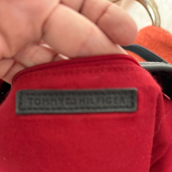 Tommy Hilfiger Black Bucket Bag Adjustable Strap, Interior Pockets, Gathered Top - Picture 9 of 10